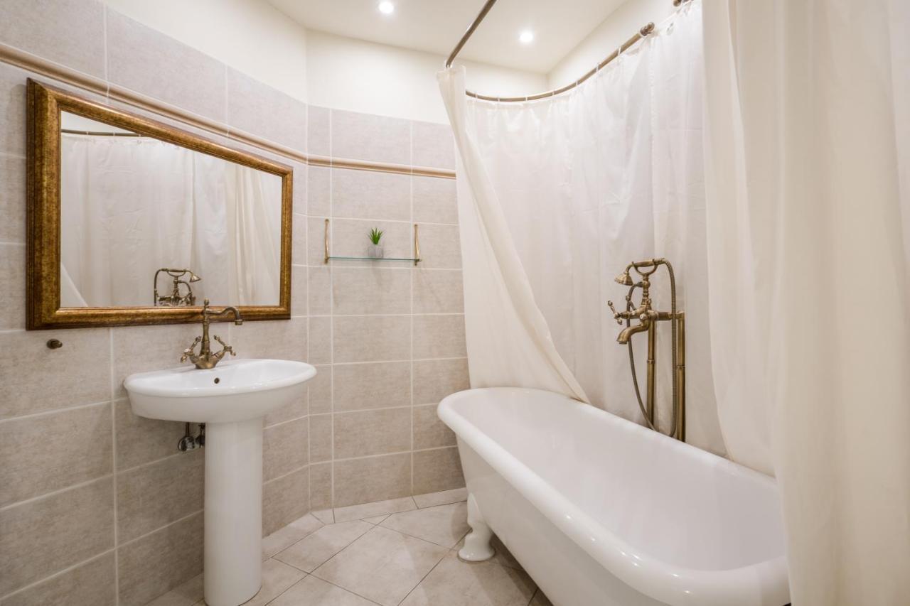 Basilica And Castle View Luxury Suite, Free Parking Reservation Needed Budapest Extérieur photo